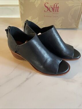 Sofft Black Leather Carleigh Heel Sandal Size 8